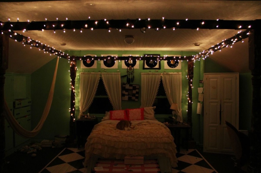 Ways To Decorate A Bedroom With Christmas Lights