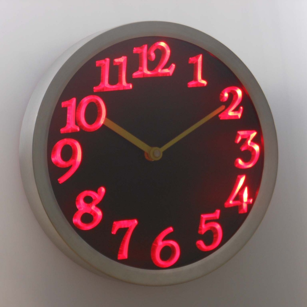 Night glow wall clock