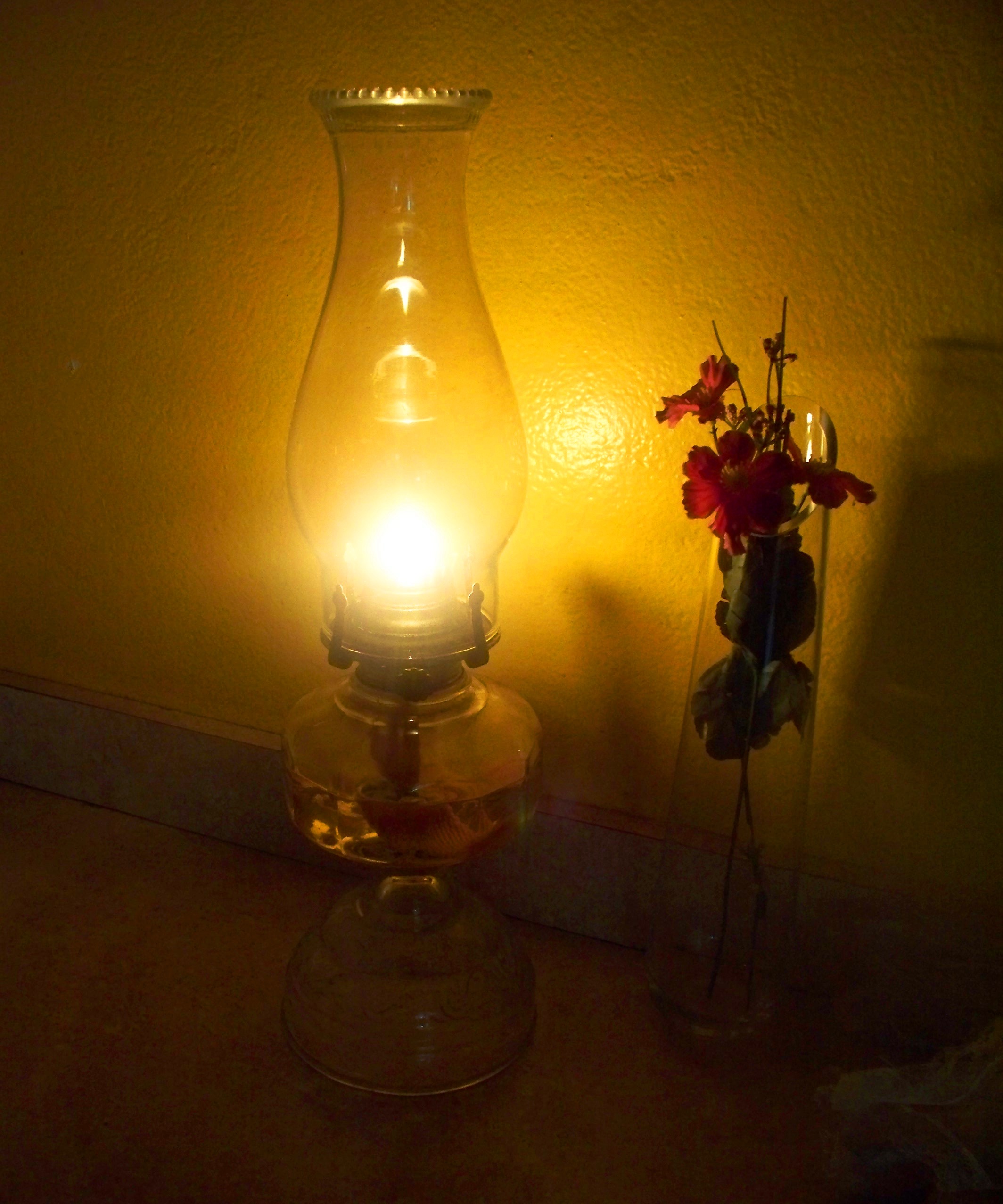 kerosene-lamps-add-a-touch-of-the-antique-to-your-home-warisan-lighting