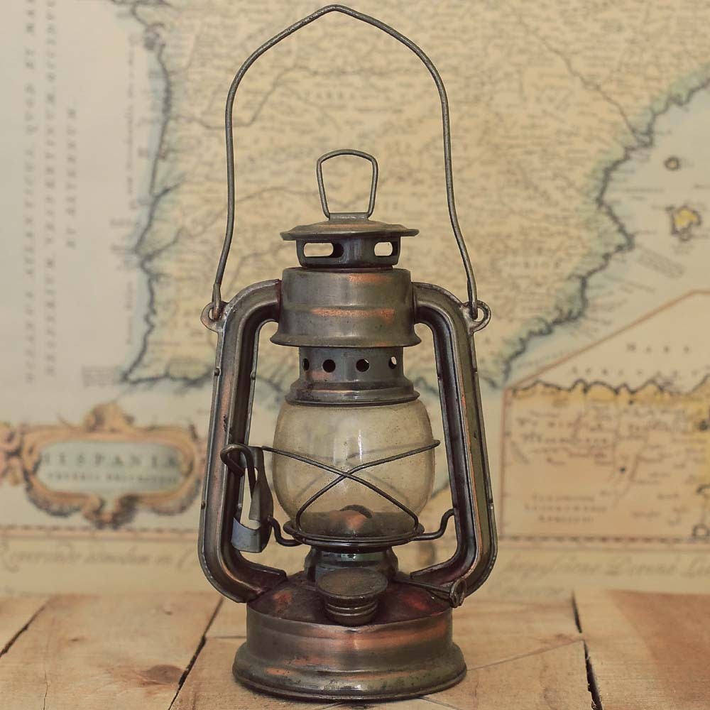 Reasons To Buy Antique Oil Lamps Warisan Lighting