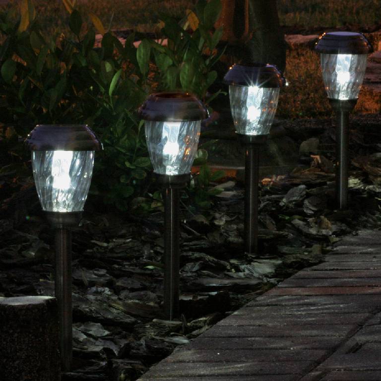 Pathway solar lights outdoor - set the right ambiance for your garden