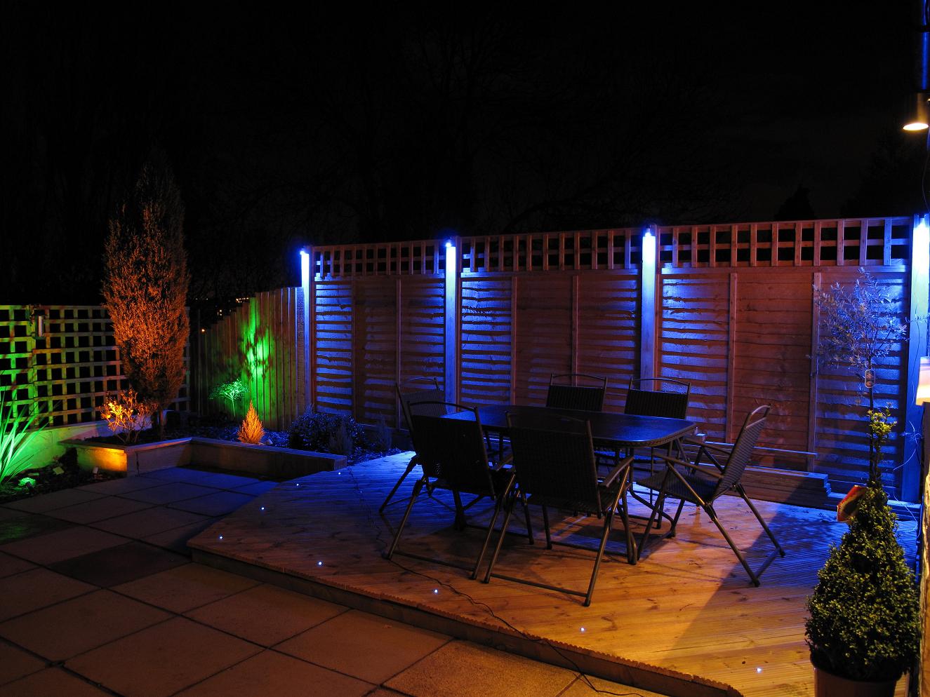 Solar garden wall lights - 10 ways to light your garden without