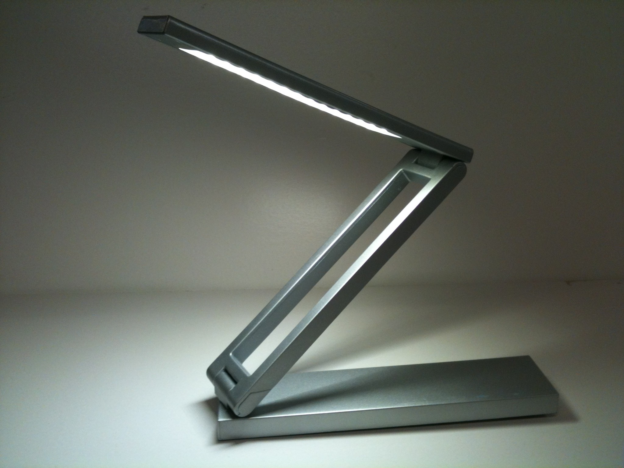 led-desk-lamps-photo-15
