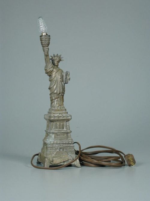 Statue of liberty lamp - The Wonders of Lights - Warisan Lighting