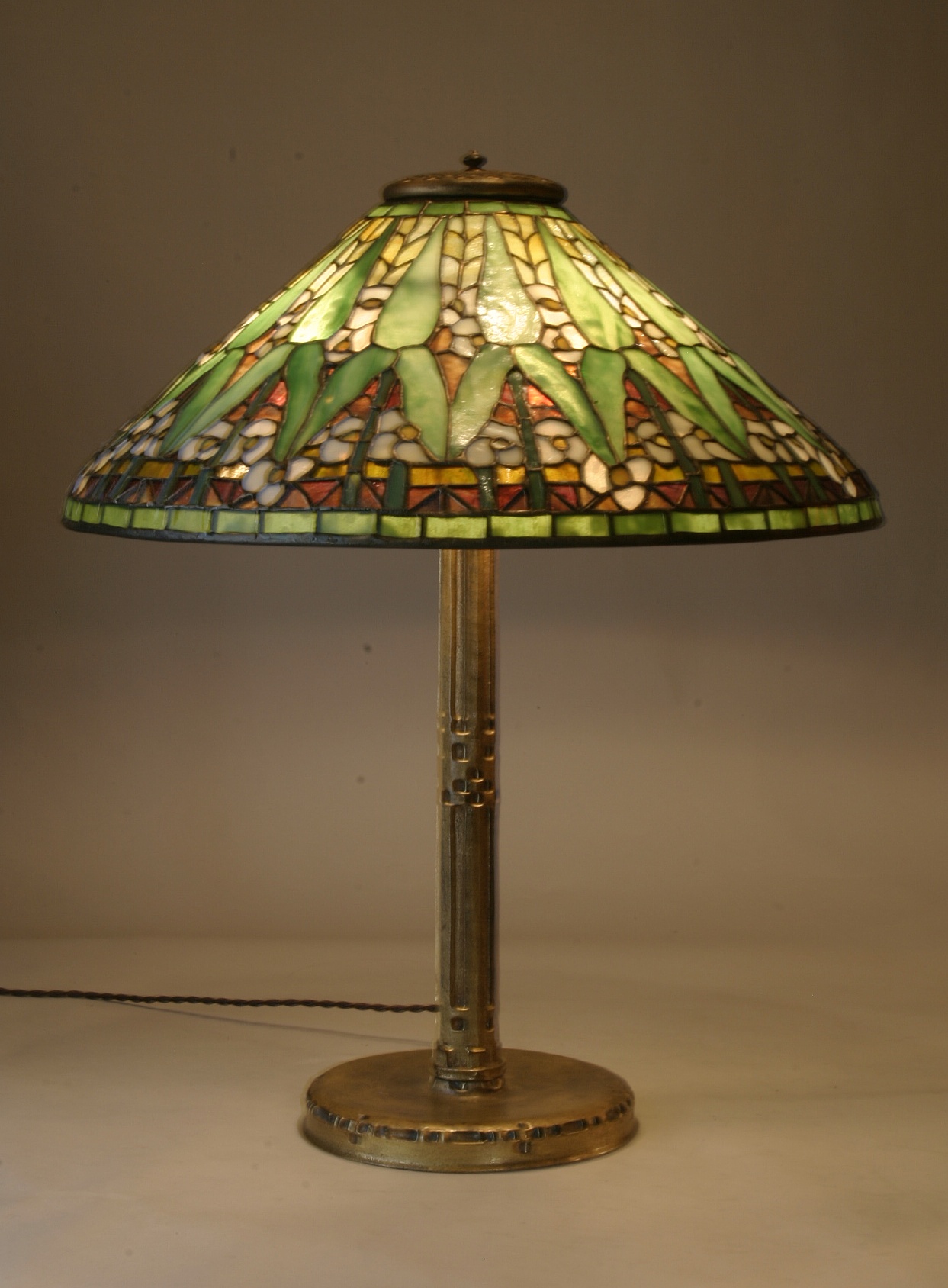 10 secretss of Tiffany antique lamps Warisan Lighting