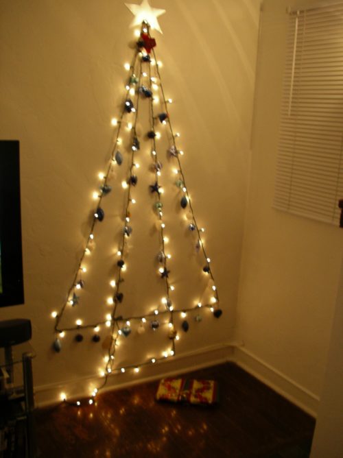 wall-christmas-tree-with-lights-photo-11