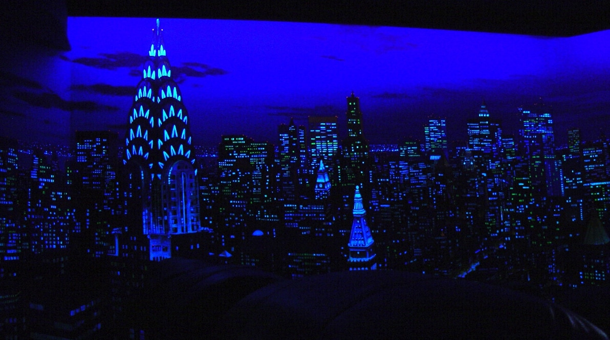 using black light paint