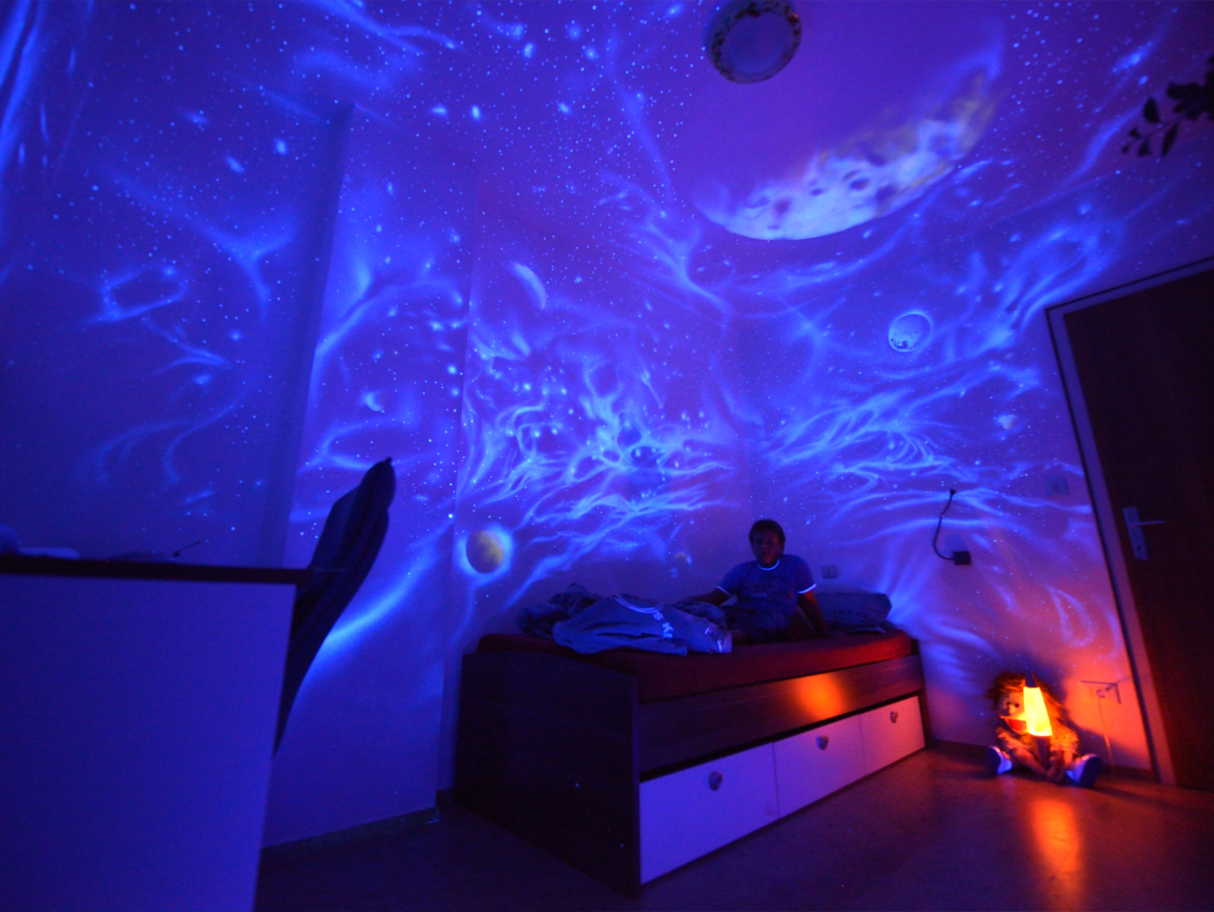 black light room decorating ideas