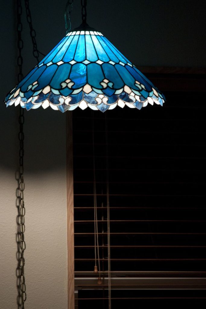 10 adventages of Blue tiffany lamps - Warisan Lighting