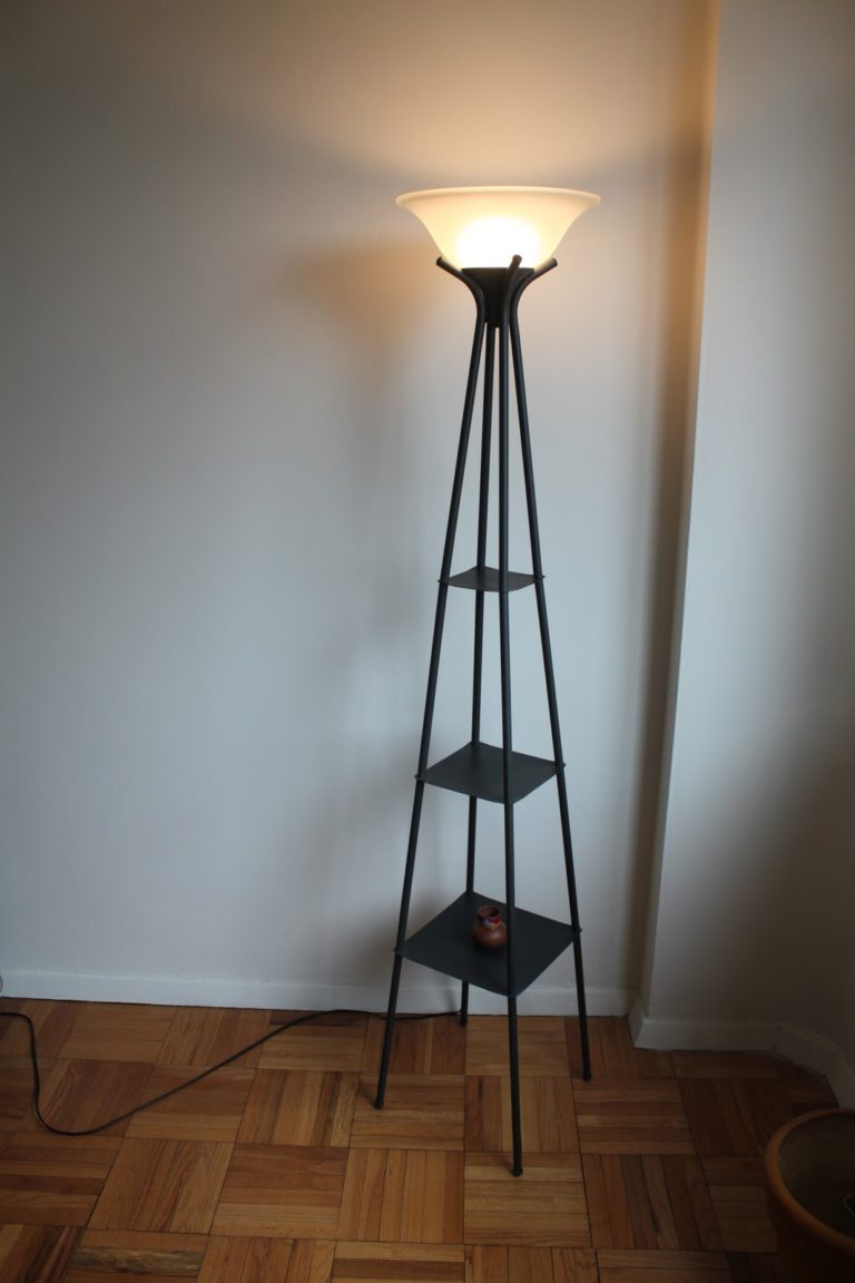 Corner floor lamp Improving the dynamics of your living room