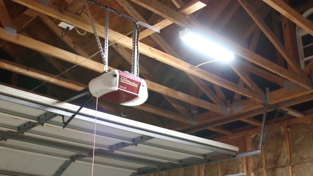 Garage ceiling lights 10 ideas by lighting for your garage Warisan