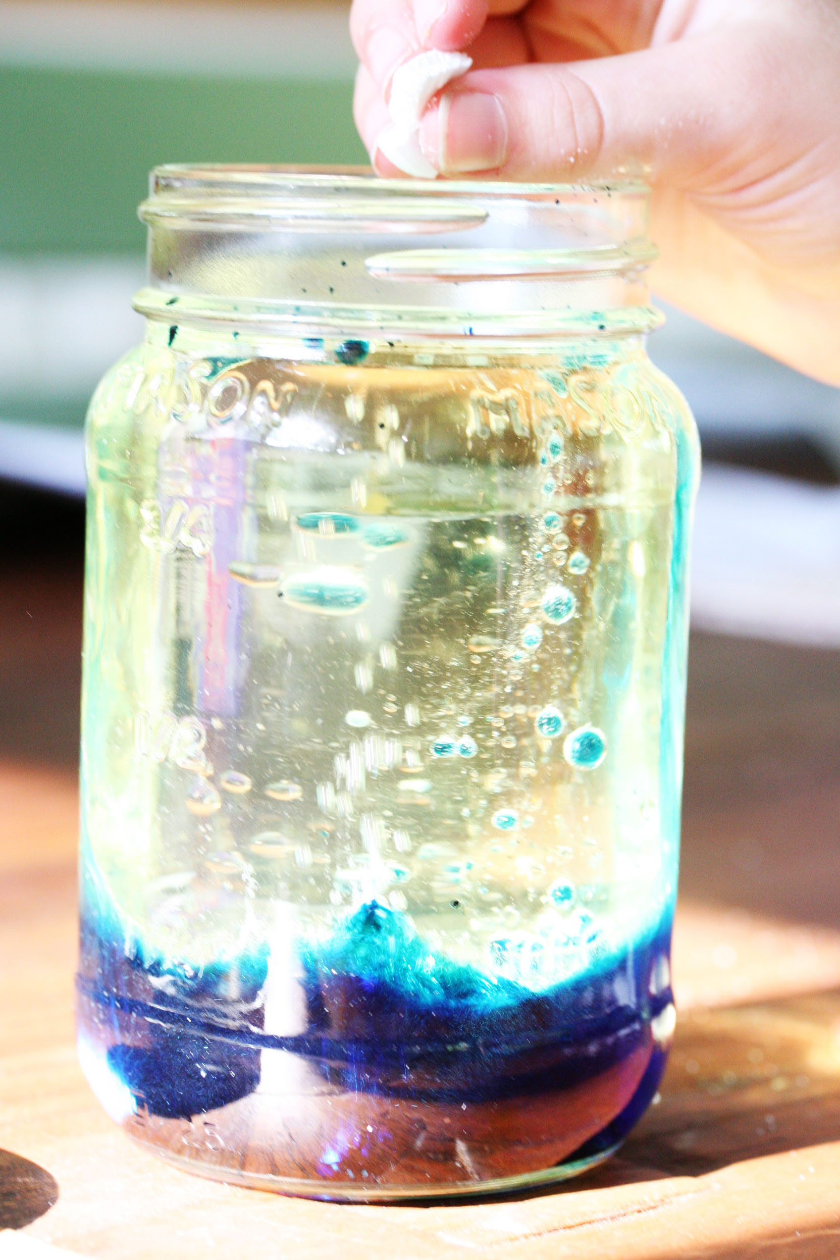 The beauty of your own homemade lava lamp with salt ...

