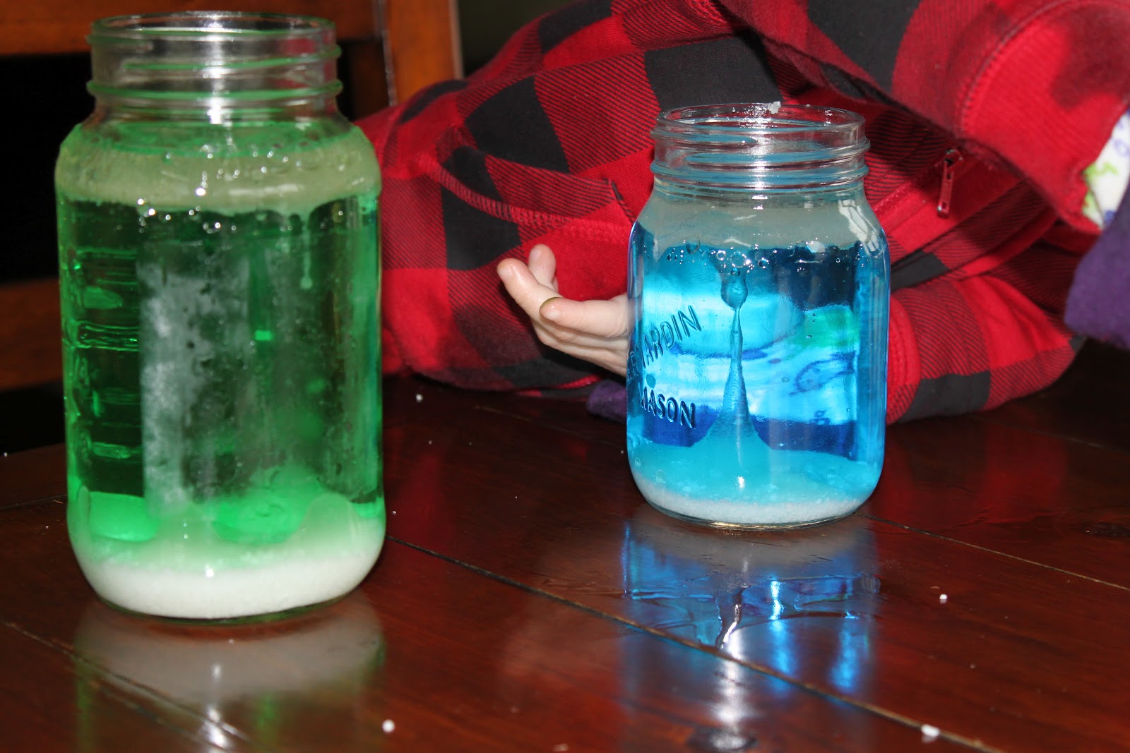 the-beauty-of-your-own-homemade-lava-lamp-with-salt-warisan-lighting