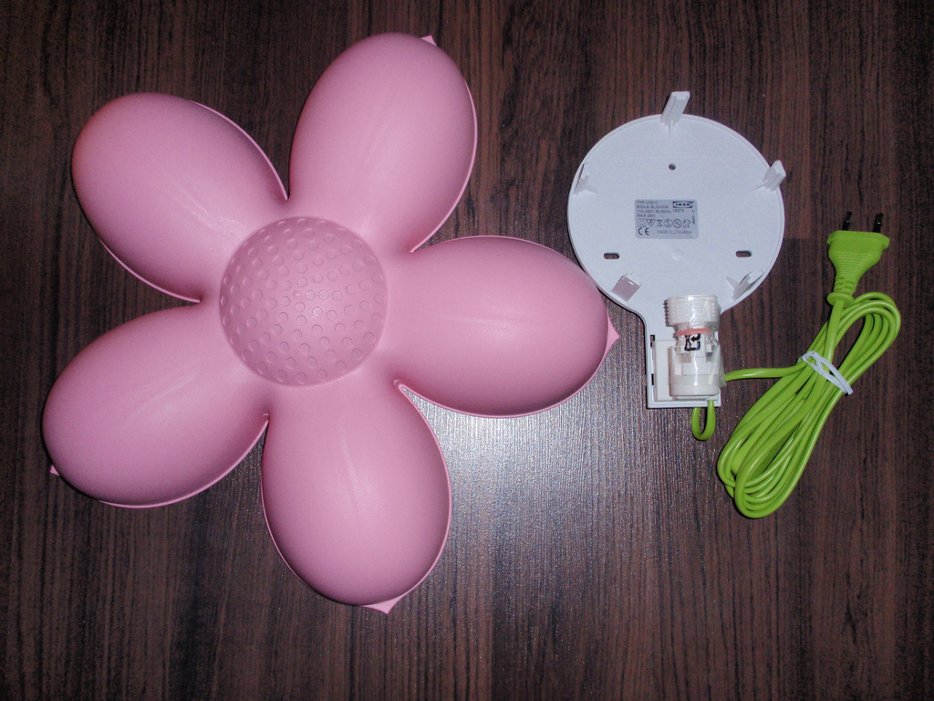 Ikea wall flower light are the best lights for customization - Warisan ...