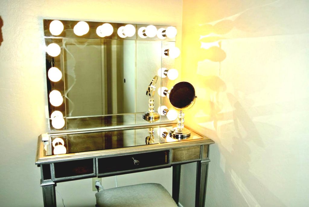 10 benefits of Lighted vanity mirror wall Warisan Lighting