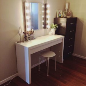 Vanity wall mirror with lights – a great way to light up your space