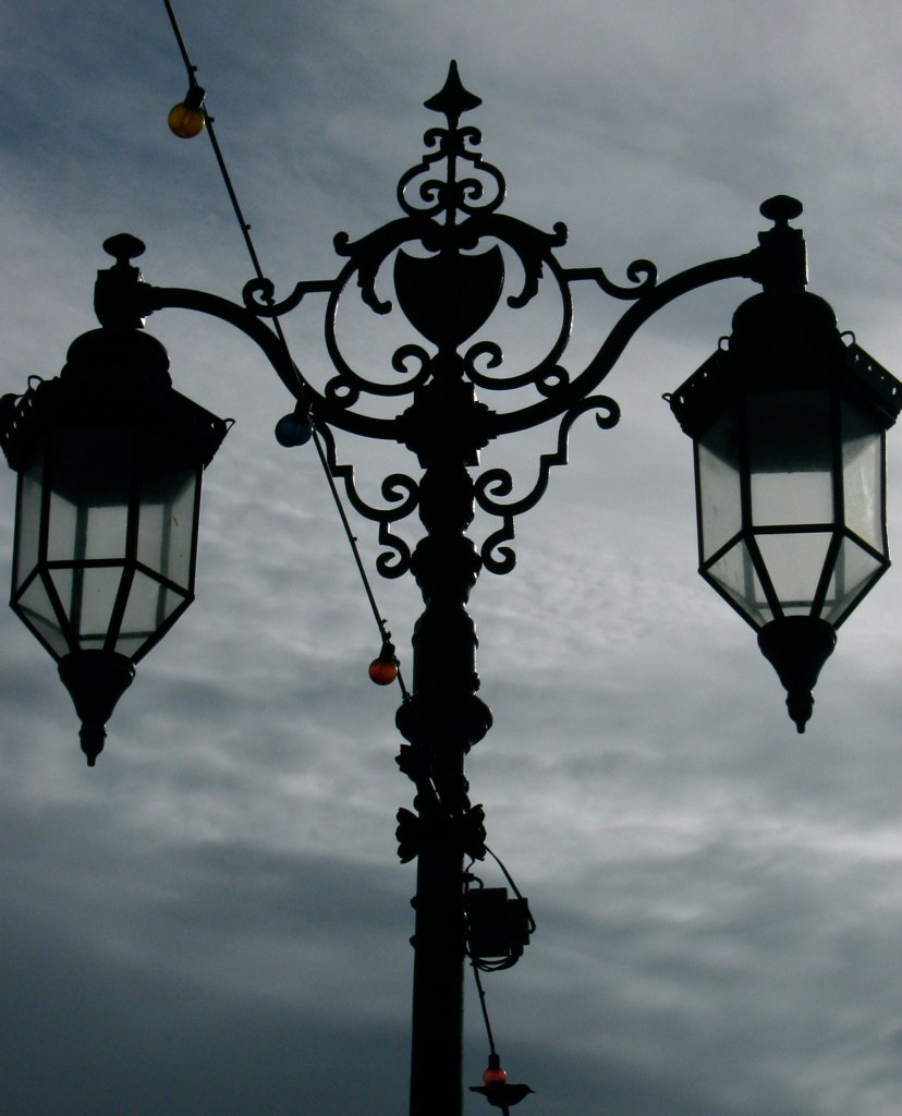 Victorian street lamp - Warisan Lighting