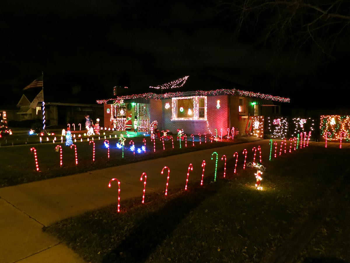 candy-cane-outdoor-lights-photo-12