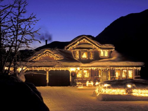 colored-outdoor-christmas-lights-photo-14