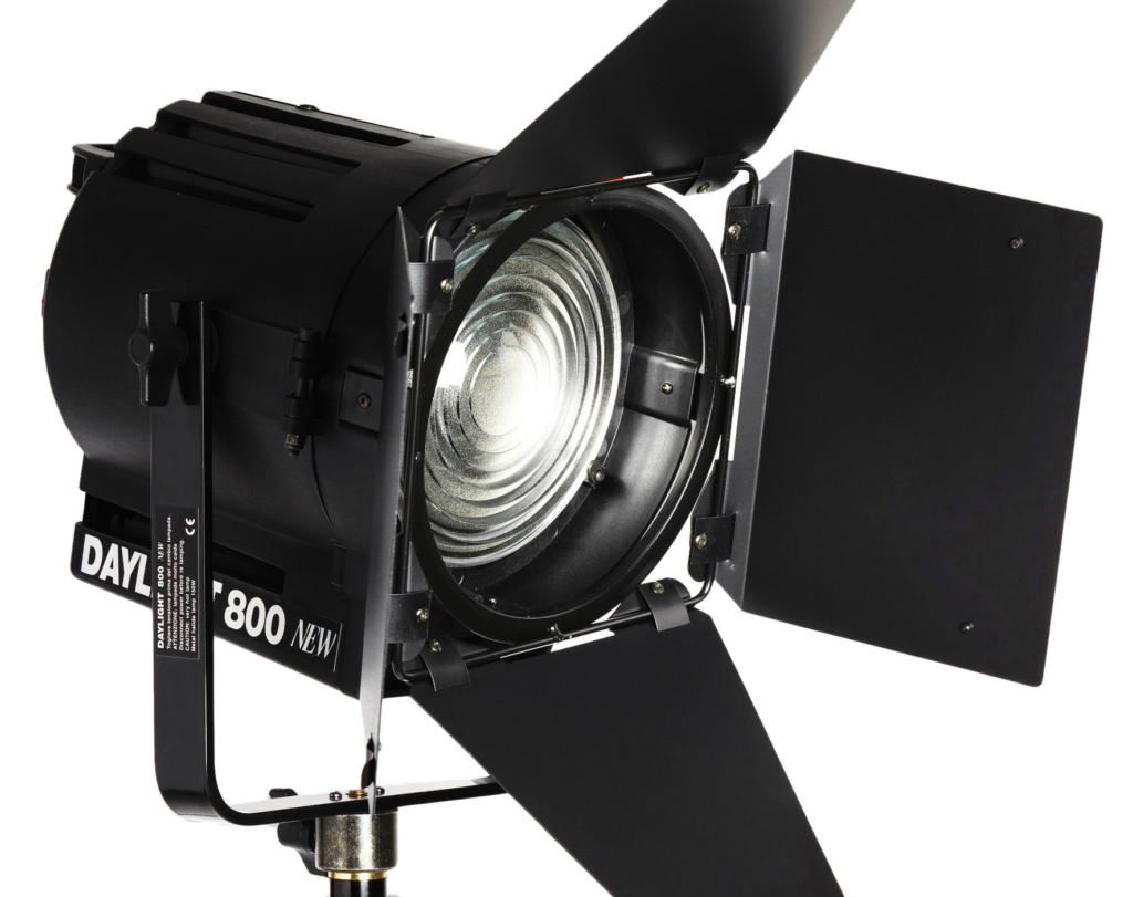 Fresnel lamp - 10 reasons to buy | Warisan Lighting