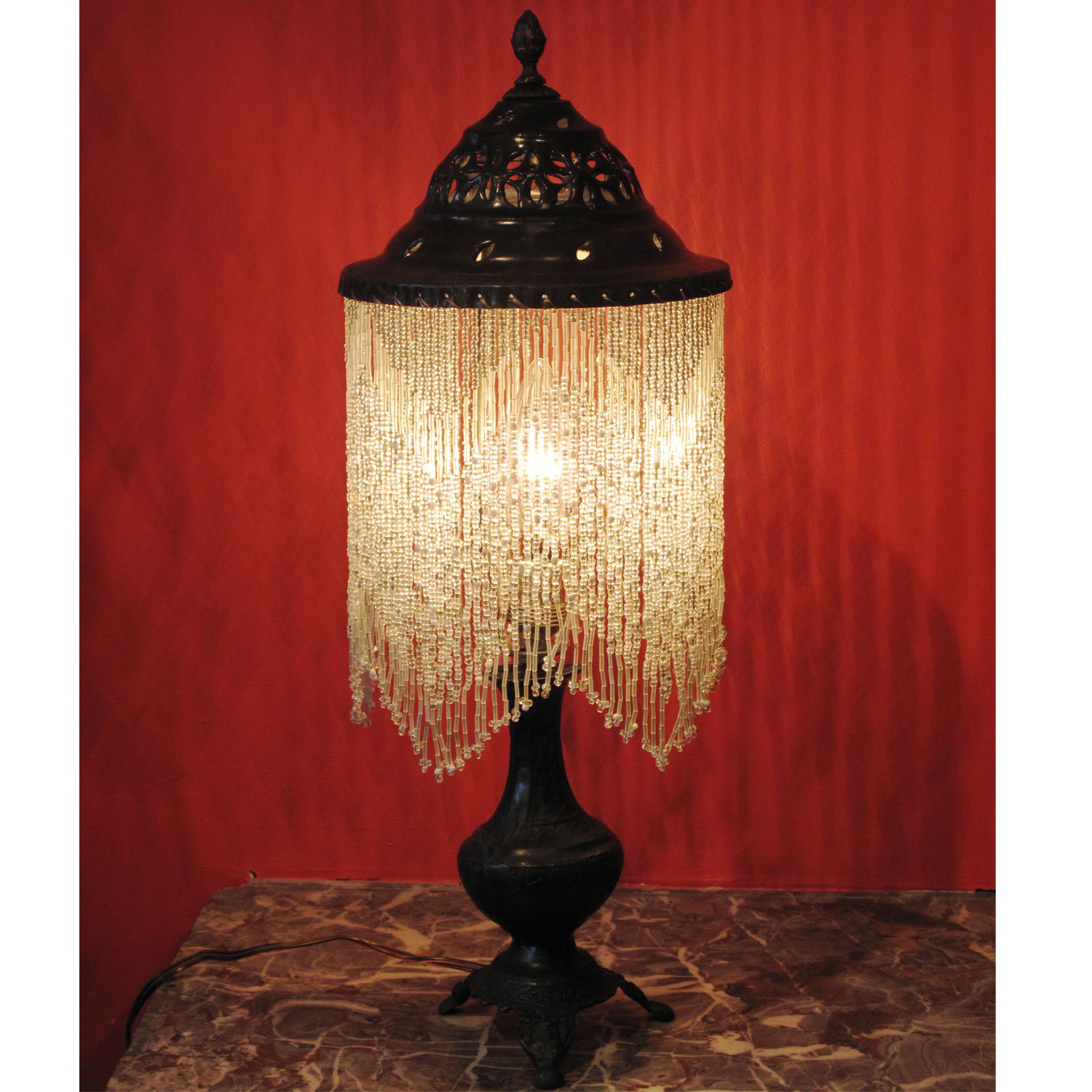 beaded table lamp photo - 1