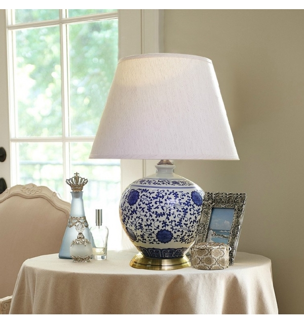 blue and white porcelain lamp photo - 6