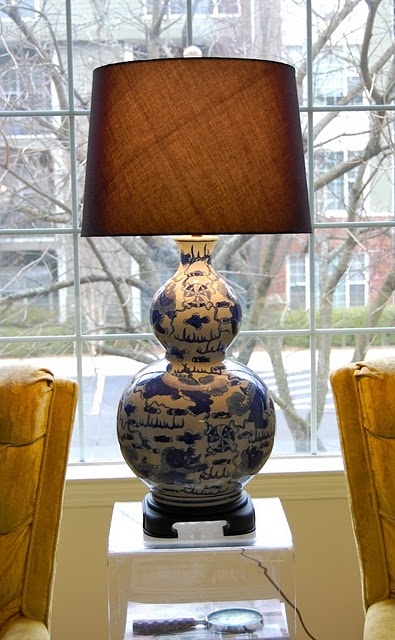 blue and white porcelain lamp photo - 7