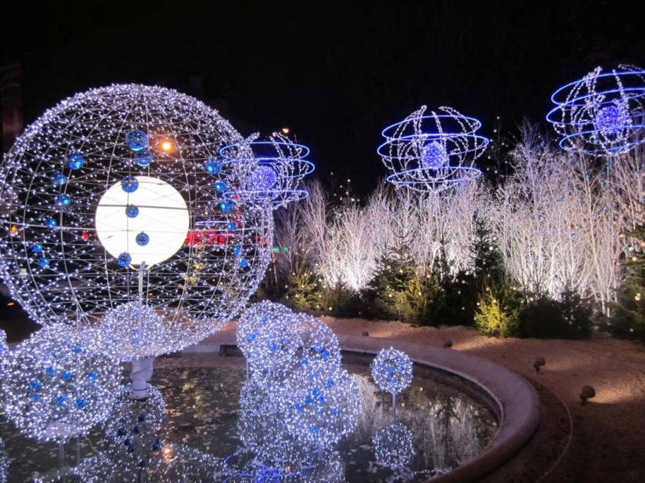 christmas globe lights outdoor photo - 2