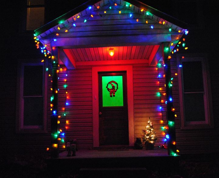 colored outdoor christmas lights photo - 6