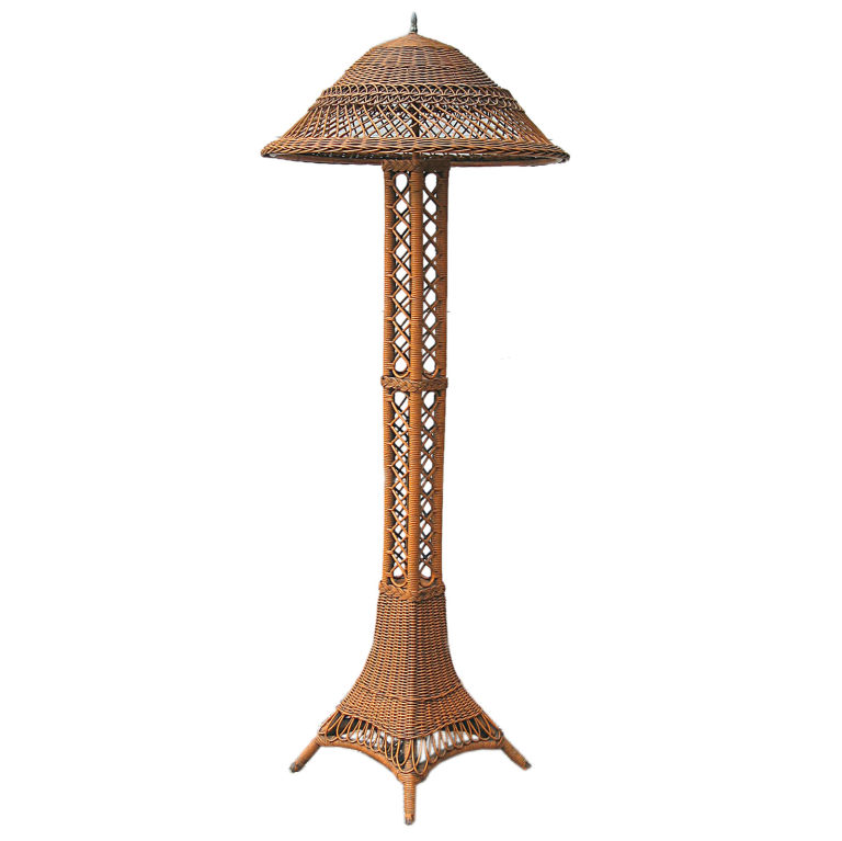 eiffel tower floor lamp photo - 7