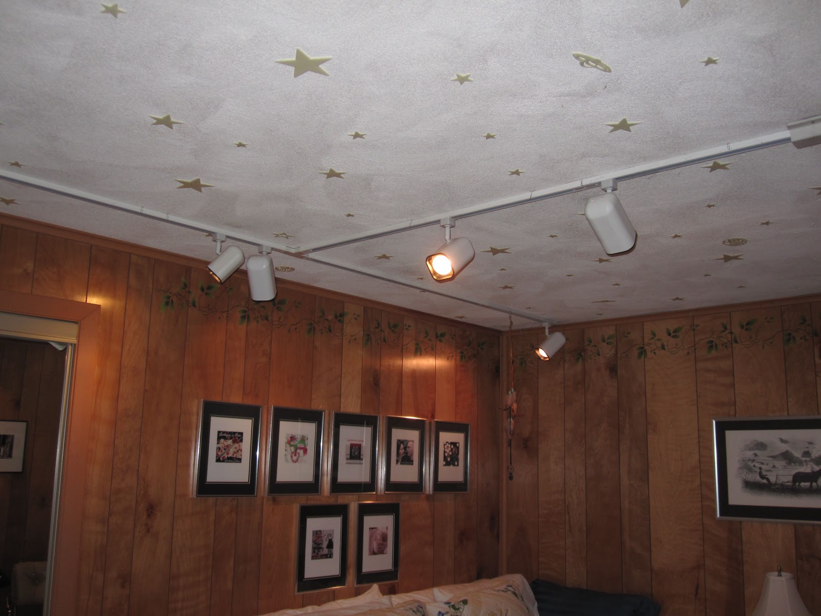 fluorescent ceiling lights photo - 1