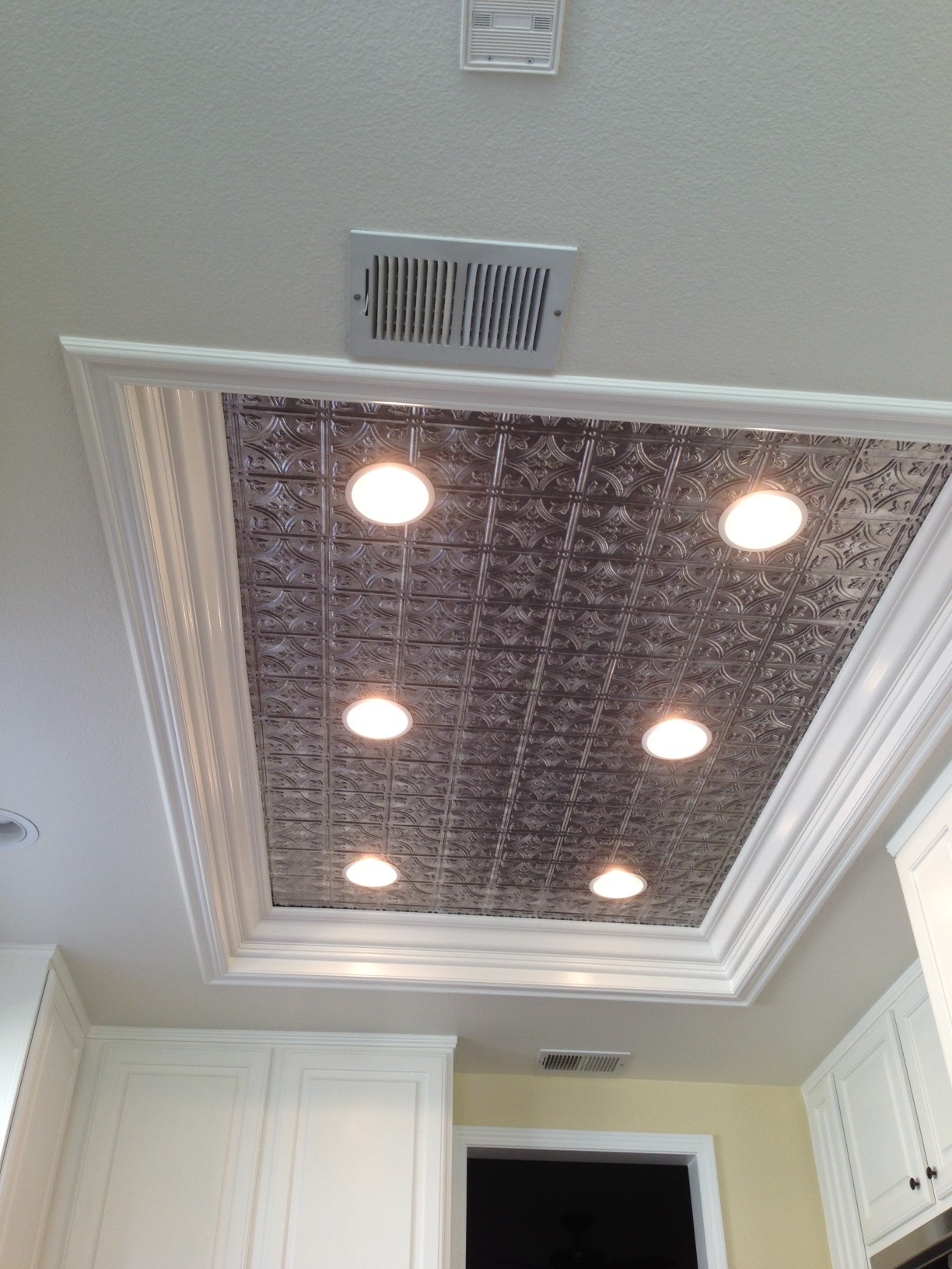 fluorescent ceiling lights photo - 6