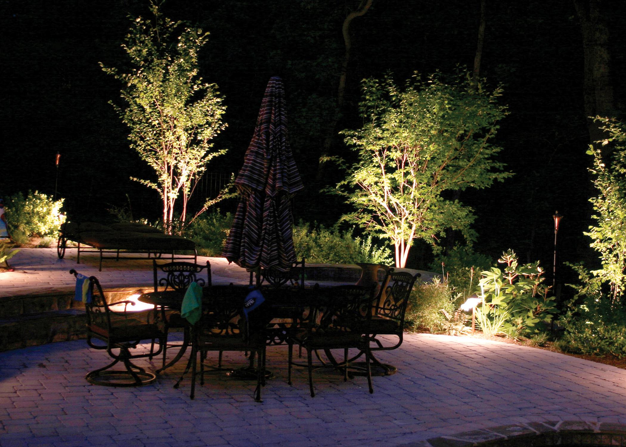 garden outdoor lights photo - 2