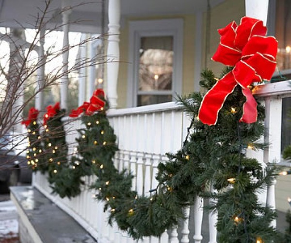 garland christmas lights outdoor photo - 1