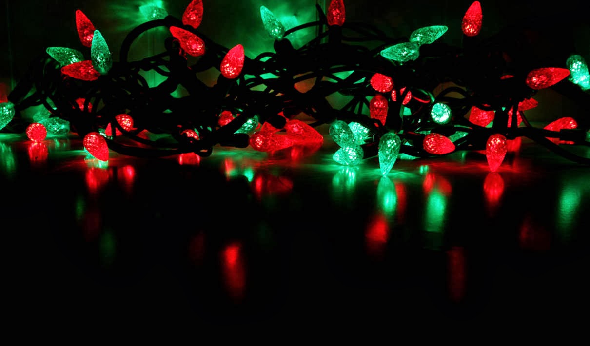 green outdoor christmas lights photo - 9