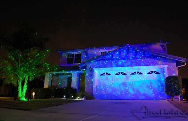 outdoor christmas lights projectors onto house