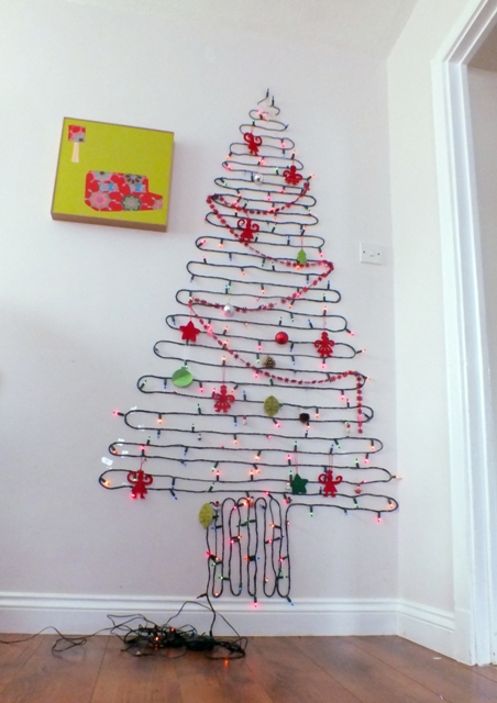 how to make a wall christmas tree with lights photo - 2