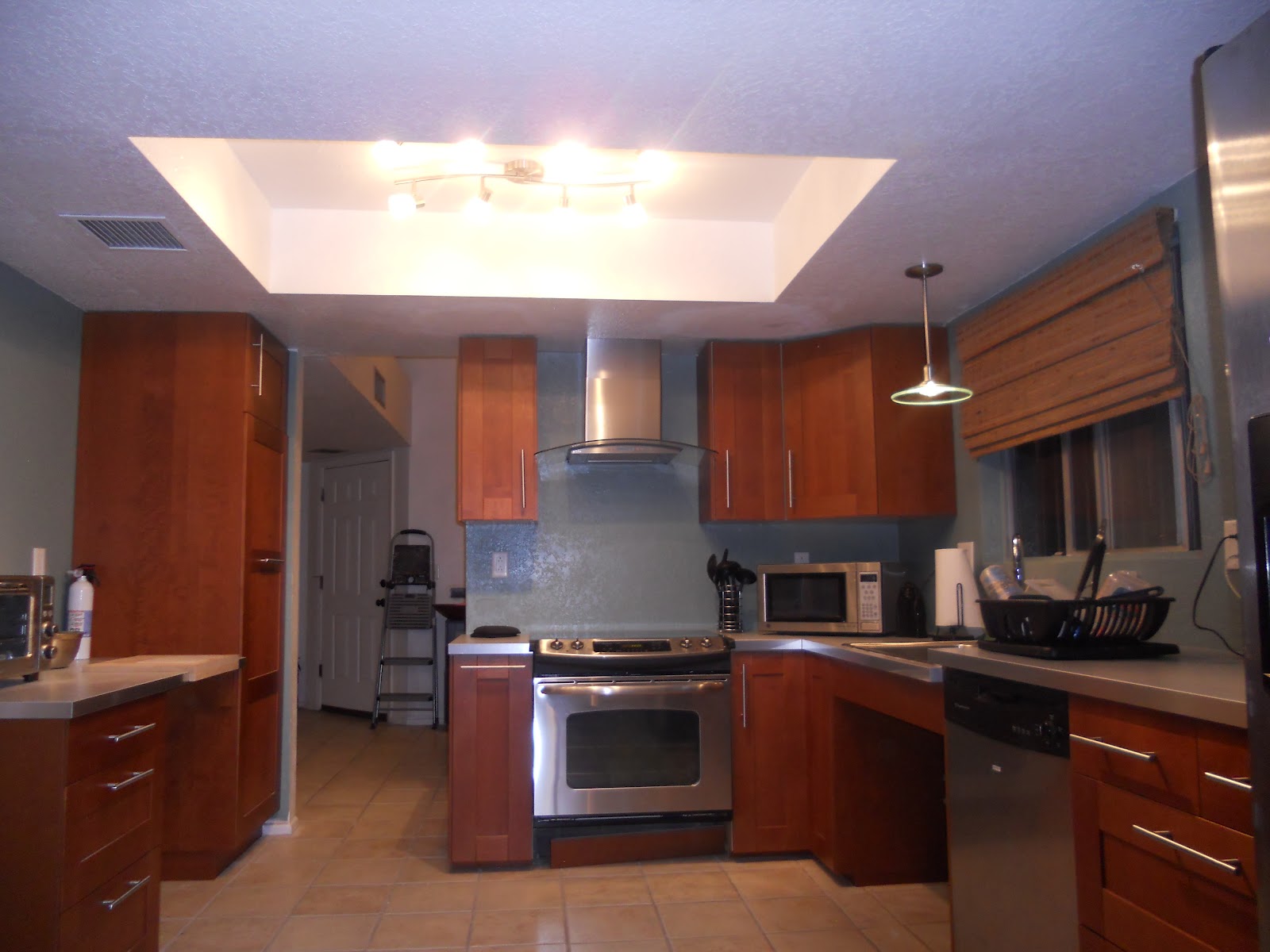 modern fluorescent lighting kitchen