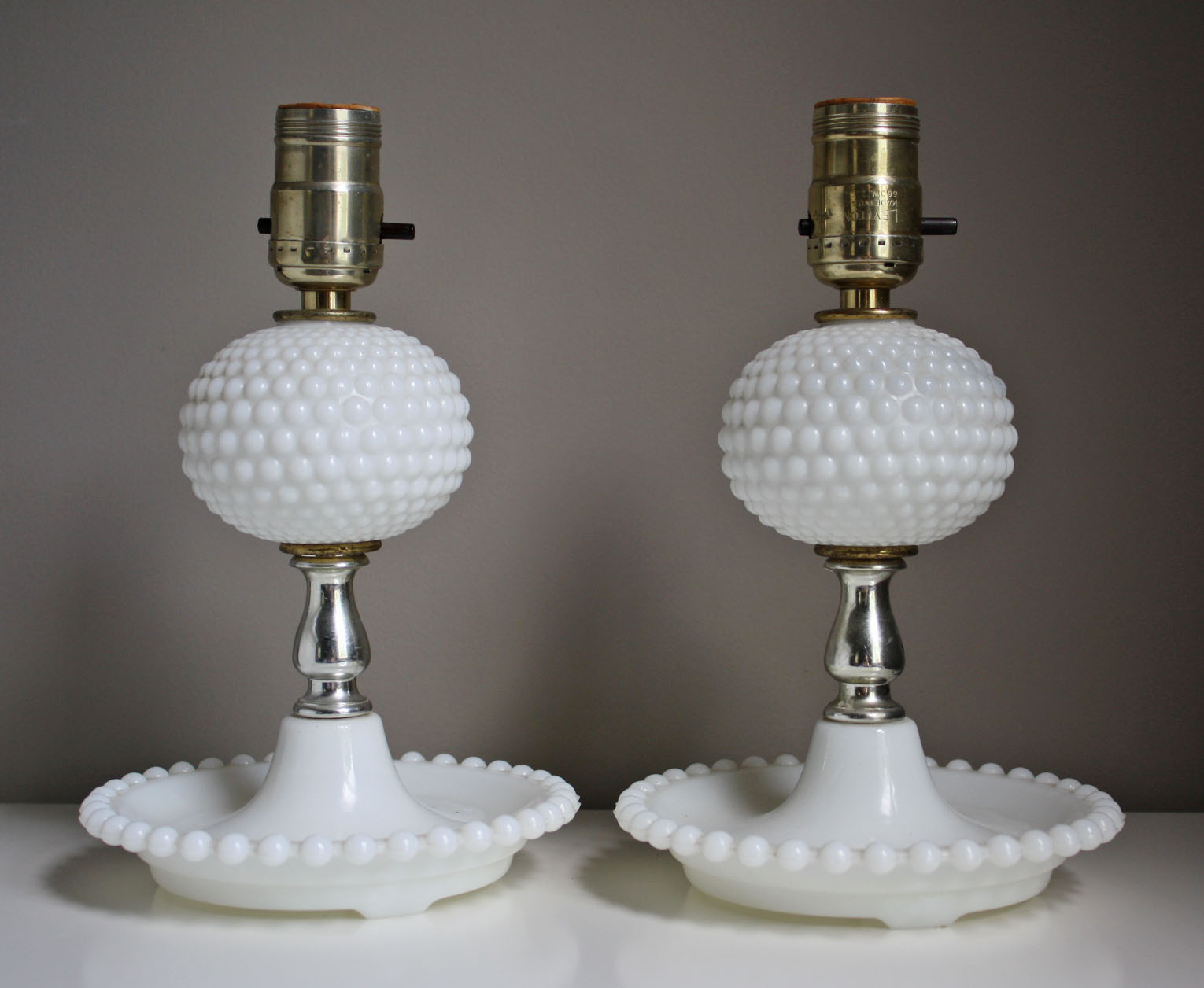 milk glass table lamps photo - 2