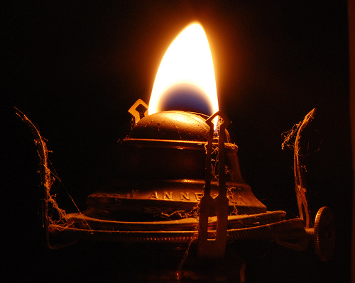 oil burning lamps photo - 3