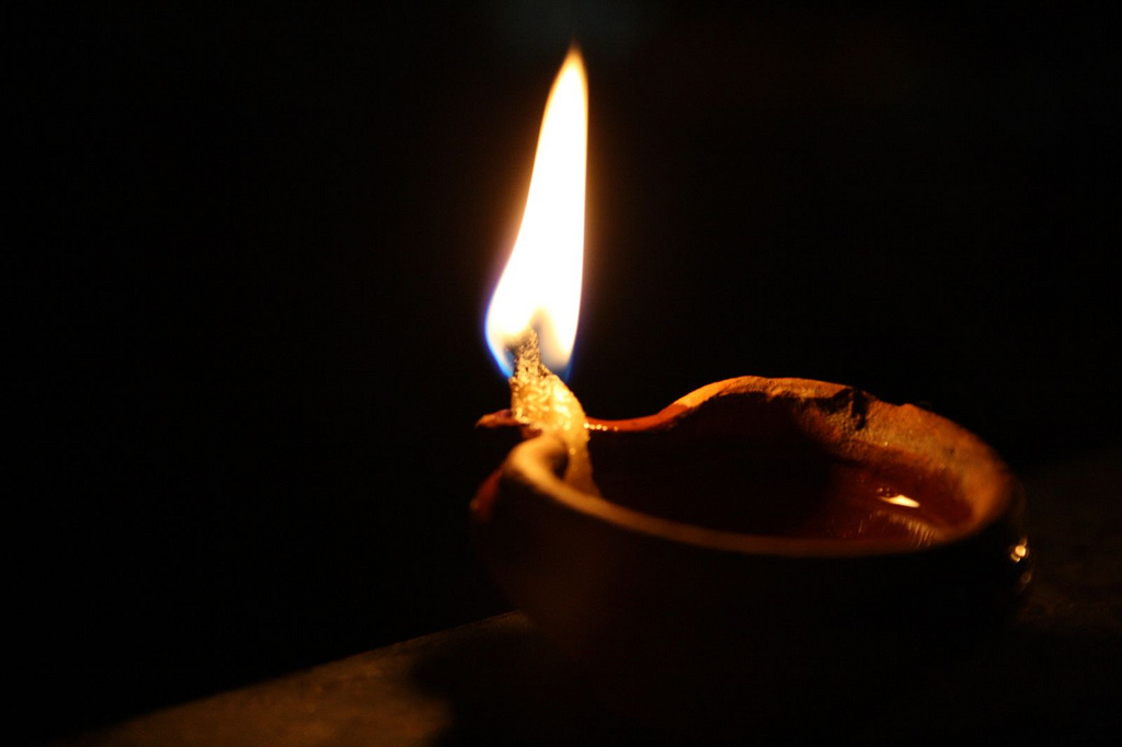 oil burning lamps photo - 7