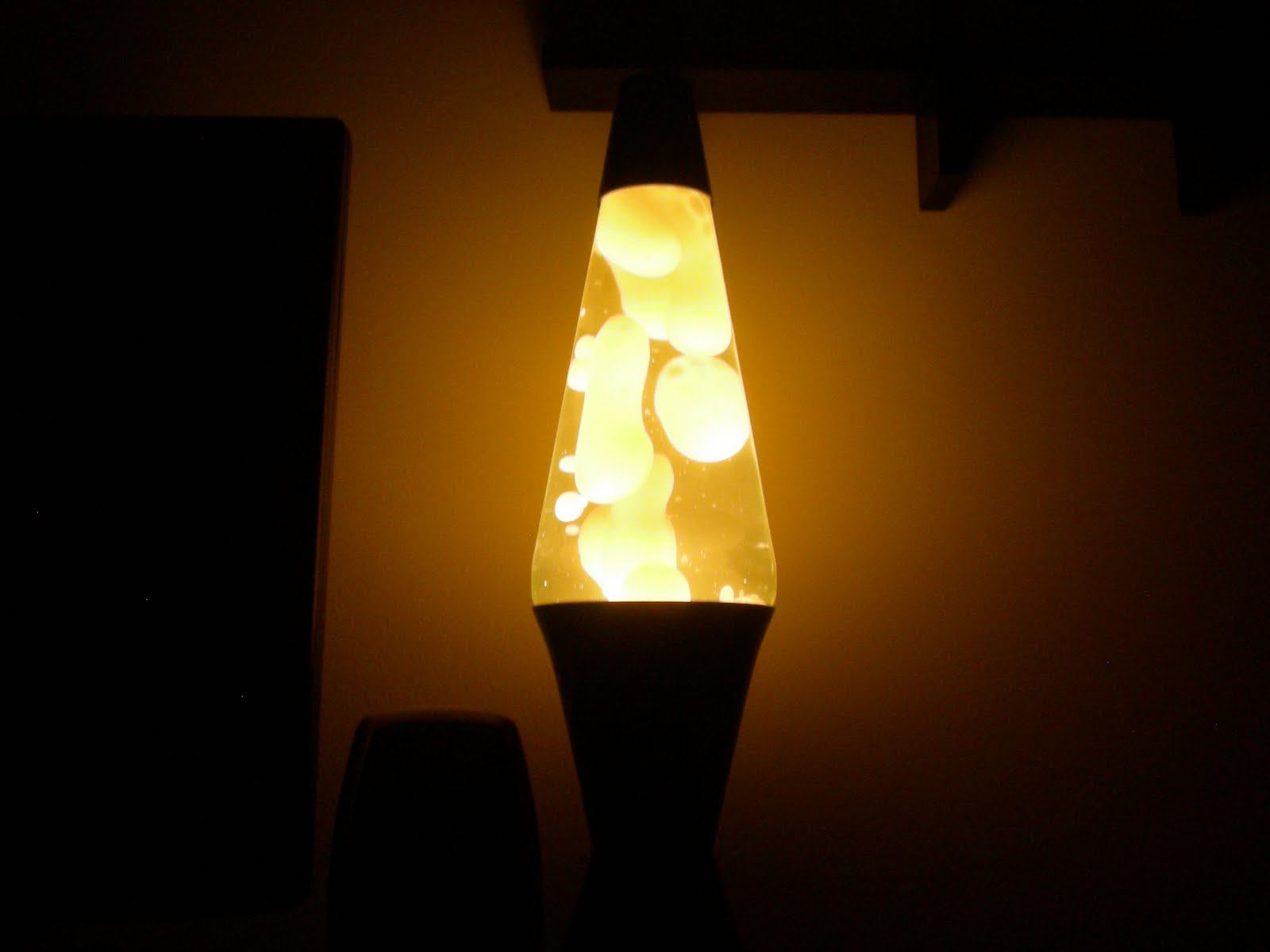 orange lava lamp photo - 4