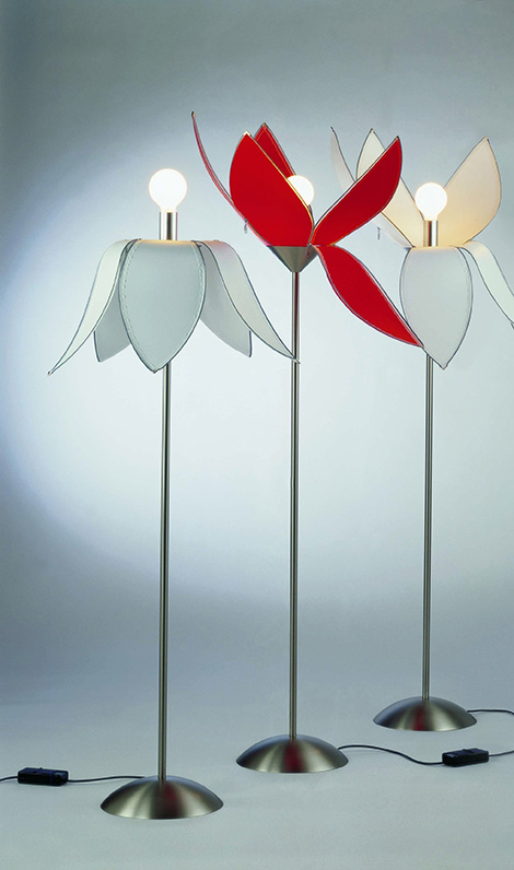 red floor lamps photo - 9