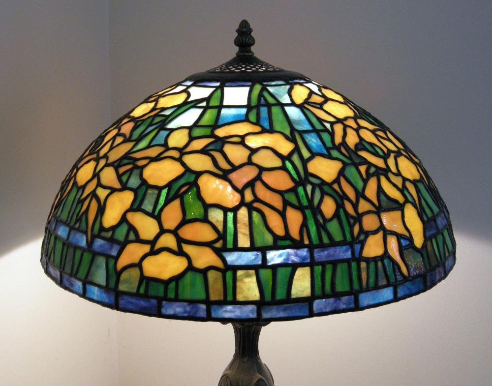 10 benefits of Stained glass lamps - Warisan Lighting