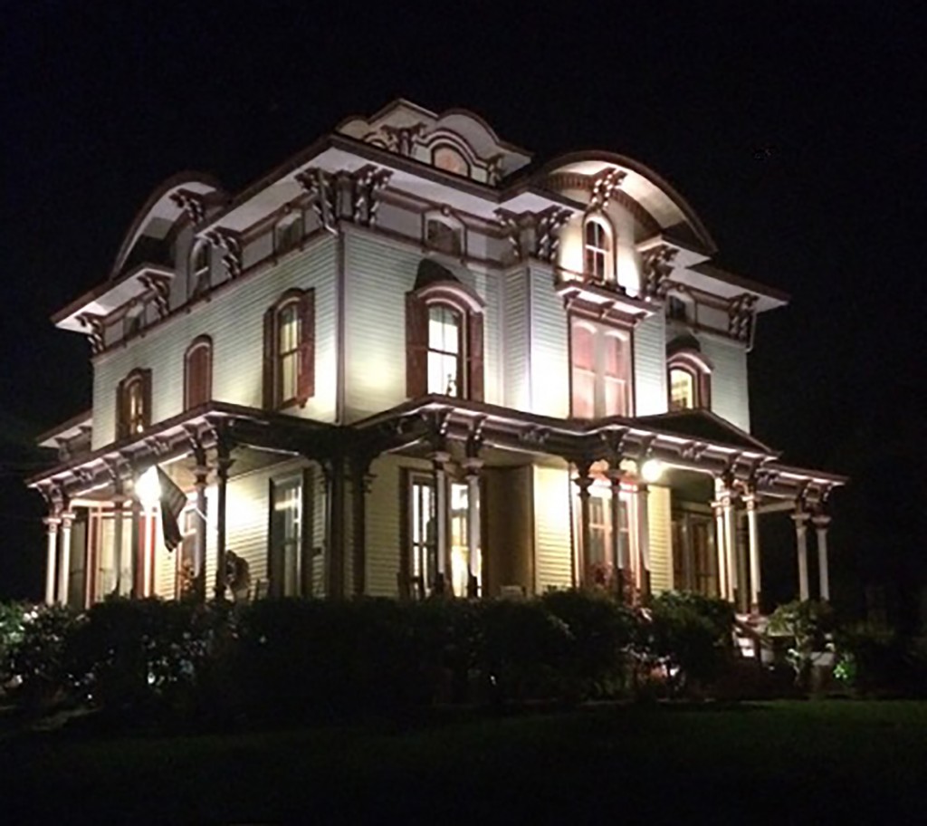 Victorian outdoor lights - 10 tips for buying | Warisan Lighting