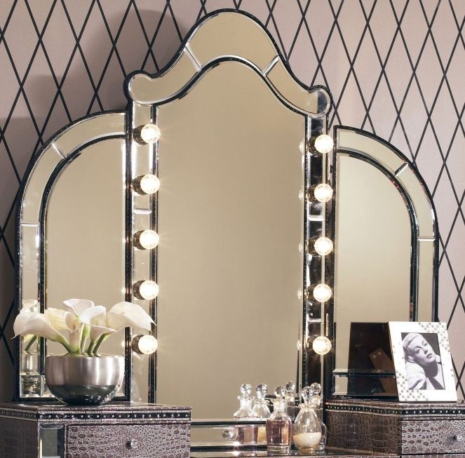 wall lighted makeup mirror photo - 7