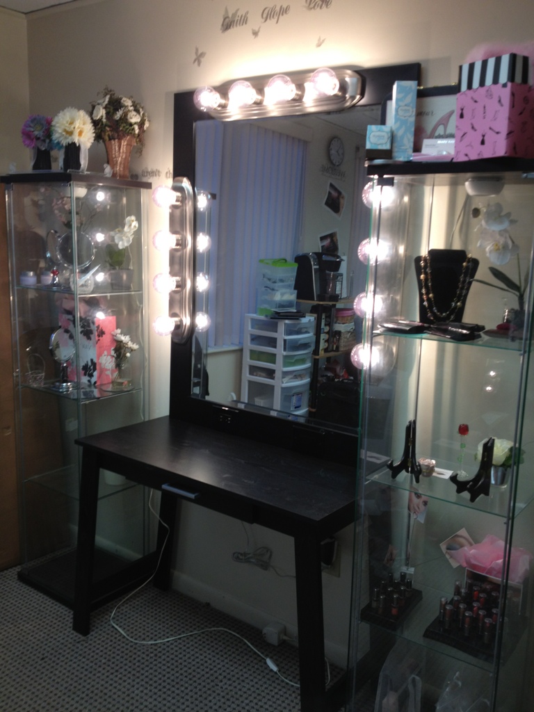 wall makeup mirror with lights photo - 2