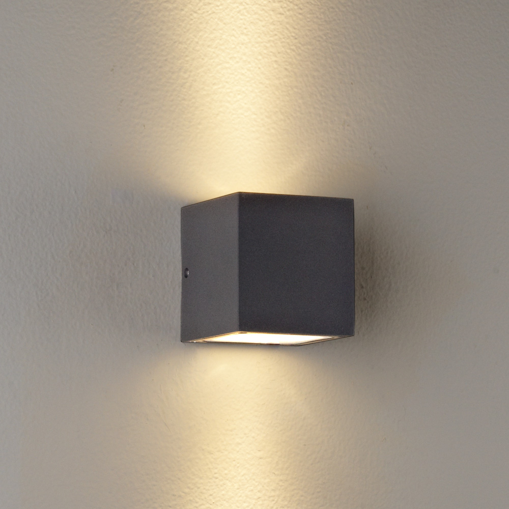 wall mounted exterior lights photo - 1