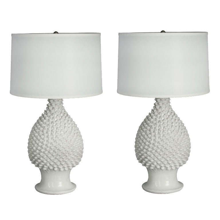 white ceramic lamps photo - 3