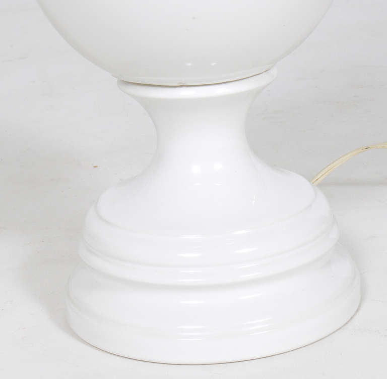 white ceramic lamps photo - 9